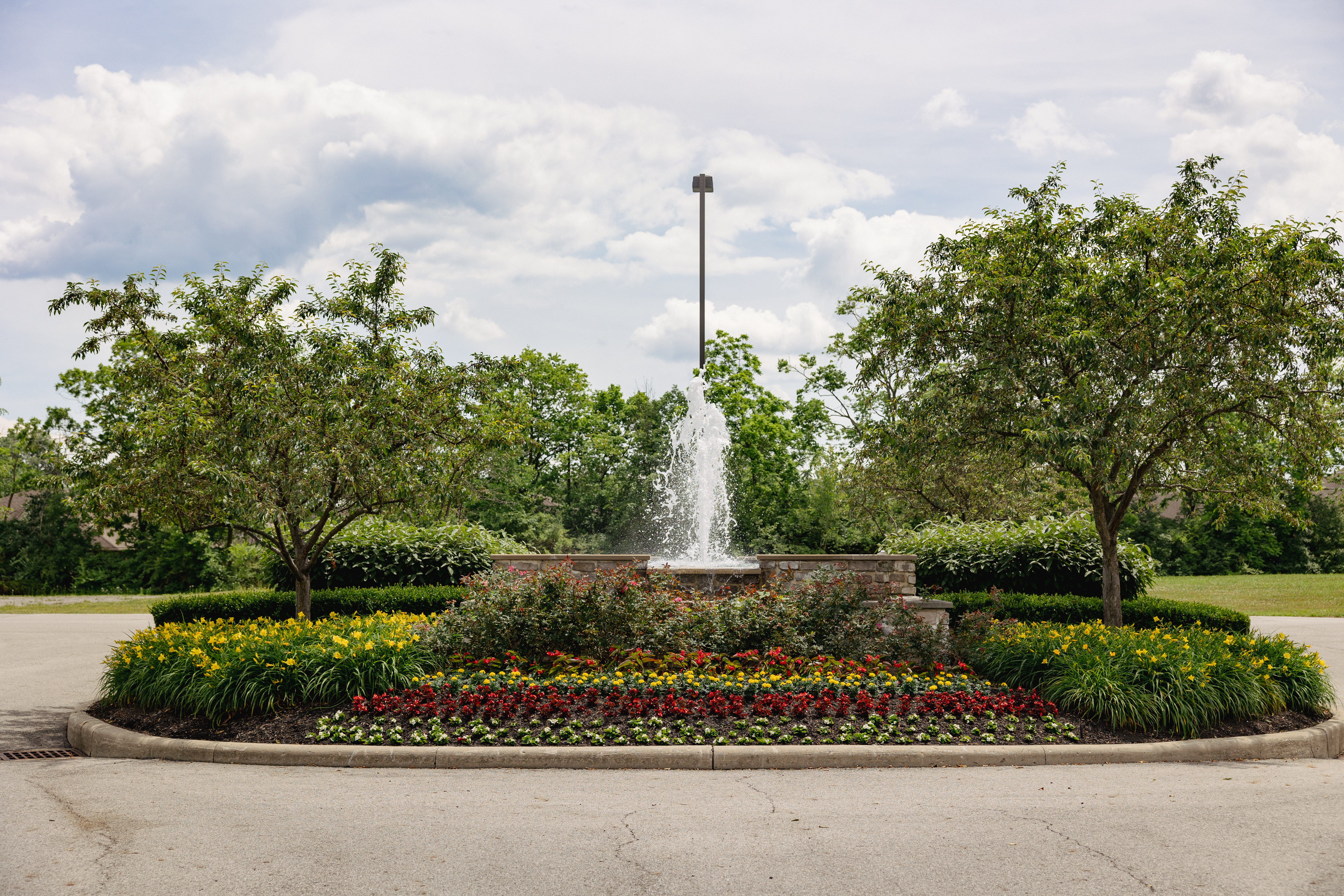 Commercial lawn mowing service Columbus